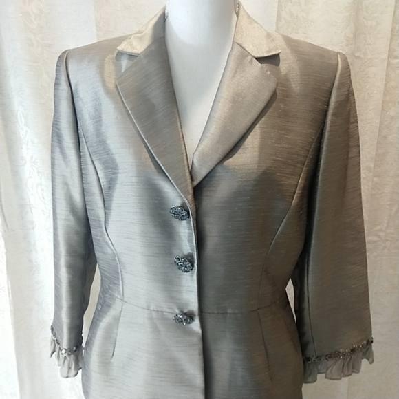 Tahari ASL LUXE two piece skirt suit size 10P - Picture 2 of 11